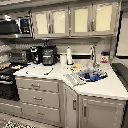 Private Cozy R/V , For Your Enjoyment Tamiami エクステリア 写真